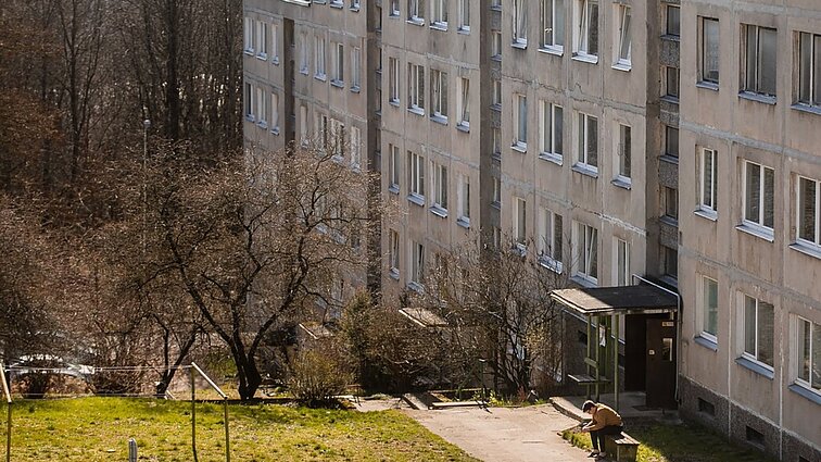 „Paveldimas šeimos pavyzdys“: tarp laukiančiųjų socialinio būsto – vis daugiau jaunimo „Paveldimas šeimos pavyzdys“: tarp laukiančiųjų socialinio būsto – vis daugiau jaunimo