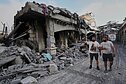 Paskelbus apie paliaubas JAV ir Izraelio kare prieš Iraną į savo namus Nabatijoje, Libane grįžtantys žmonės