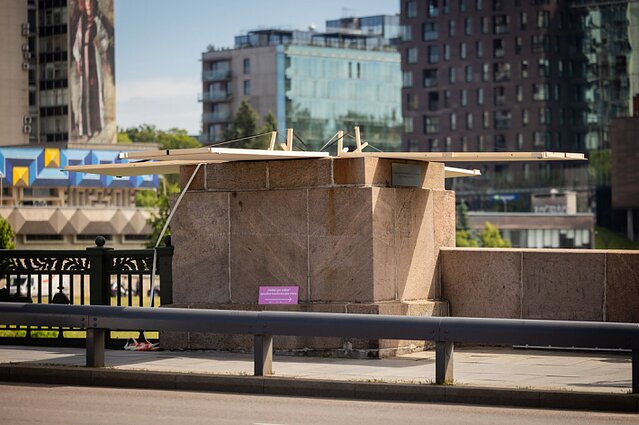 На Зелёном мосту в Вильнюсе появились «скульптуры идеальных детей» На Зелёном мосту в Вильнюсе появились «скульптуры идеальных детей»