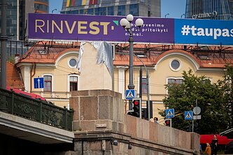 На Зелёном мосту в Вильнюсе появились «скульптуры идеальных детей» На Зелёном мосту в Вильнюсе появились «скульптуры идеальных детей»