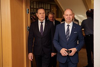 LSDP, „valstiečiai“ ir demokratai pasirašė naują koalicijos sutartį: Waldemar Tomaszewski ir Aurelijus Veryga