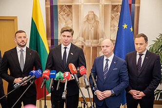 LSDP, „valstiečiai“ ir demokratai pasirašė naują koalicijos sutartį: Virginijus Sinkevičius, Mindaugas Sinkevičius, Aurelijus Veryga ir Waldemaras Tomaszewskis