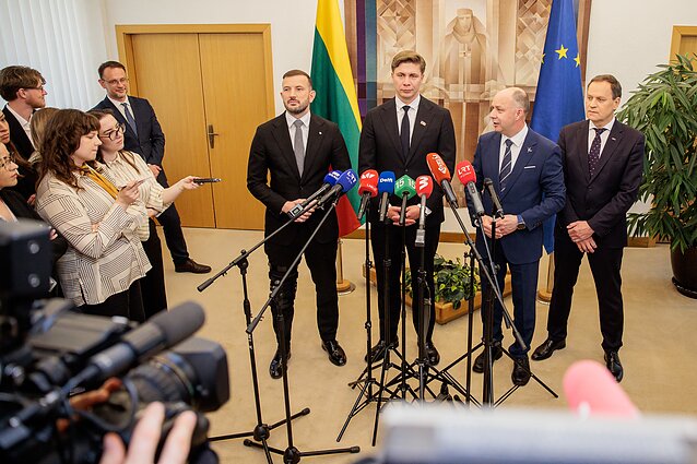 LSDP, „valstiečiai“ ir demokratai pasirašė naują koalicijos sutartį: Virginijus Sinkevičius, Mindaugas Sinkevičius, Aurelijus Veryga ir Waldemar Tomaszewski