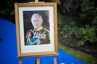 Vilniuje iškilmingai paminėta britų karaliaus Karolio III gimimo diena Vilniuje iškilmingai paminėta britų karaliaus Karolio III gimimo diena