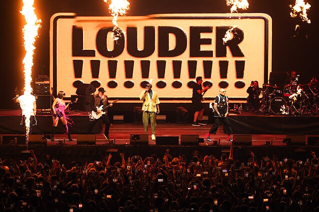 „Black Eyed Peas“ koncerto akimirka