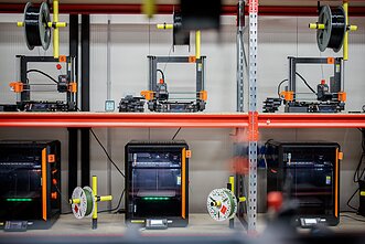 3D spausdintuvai „RSI Europe“ dronų gamykloje 3D spausdintuvai „RSI Europe“ dronų gamykloje