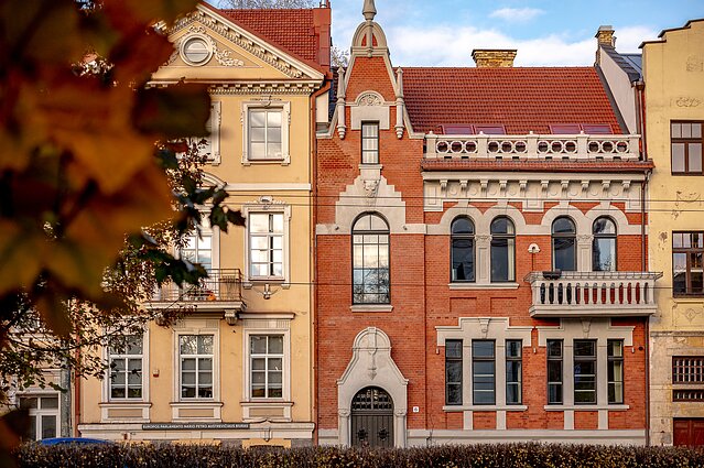 Pačioje Vilniaus širdyje, šalia Lukiškių aikštės, įsikūrusi Kražių kolonija – vienas pirmųjų miesto mikrorajonų, statytų daugiau nei prieš šimtą metų, filantropo Juozapo Montvilos užsakymu