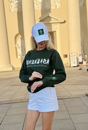 Vaiva Ginaitytė-Reiter su J. Statkevičiaus kurta šventės atributika
