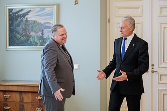 Taurimas Valys, Gitanas Nausėda