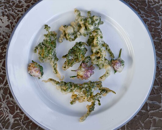 Dilgėlių sėklų ir dobilų tempura Dilgėlių sėklų ir dobilų tempura