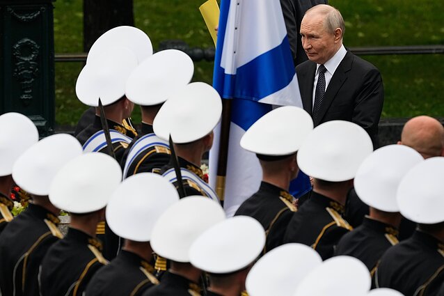 Vladimiras Putinas ir Rusijos kariai Vladimiras Putinas ir Rusijos kariai
