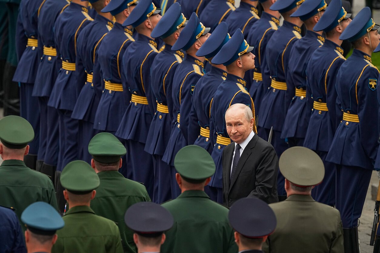 Vladimiras Putinas ir Rusijos kariai Vladimiras Putinas ir Rusijos kariai