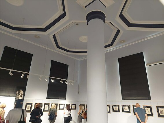 Impresionistų darbų paroda Daugiakultūriame centre buvusioje sinagogoje Impresionistų darbų paroda Daugiakultūriame centre buvusioje sinagogoje