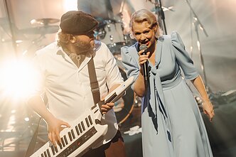 Muzikinio šou „Kabaretas tarp girnų“ akimirka