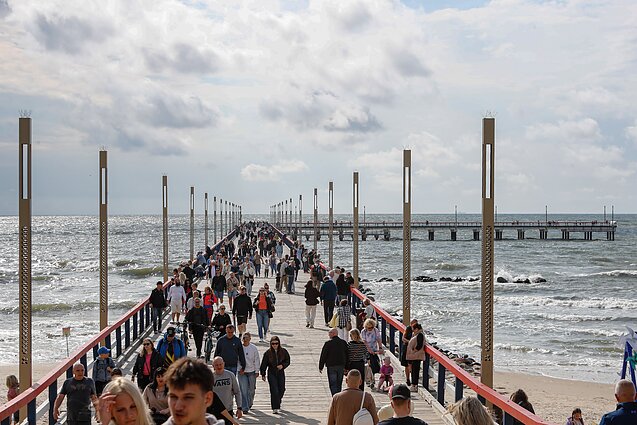 Palanga, jūra, tiltas, poilsiautojai Palanga, jūra, tiltas, poilsiautojai