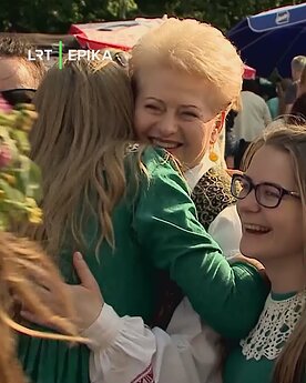 Dalia Grybauskaitė apie tautinį kostiumą: įkvepia ir patriotizmą, ir meilę valstybei