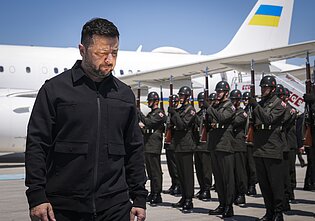 Ukrainos prezidentas Volodymyras Zelenskis atvyksta į NATO viršūnių susitikimą Ankaroje Ukrainos prezidentas Volodymyras Zelenskis atvyksta į NATO viršūnių susitikimą Ankaroje