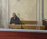 Į teismą atvežtas Justinos Sadauskienės (Gaigalaitės) tėvas Egidijus Gaigalas
