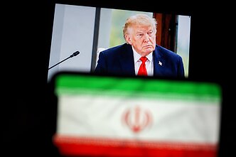 Donaldas Trumpas, Irano vėliava