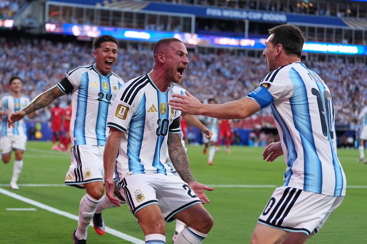Alexis Mac Allisteris ir Lionelis Messi Alexis Mac Allisteris ir Lionelis Messi