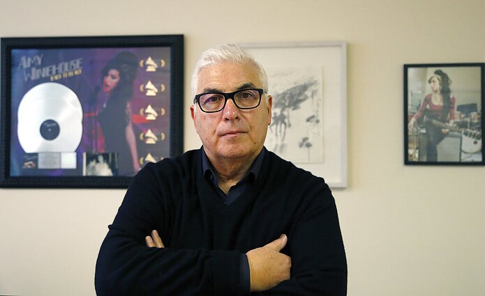 Mitchas Winehouse`as Mitchas Winehouse`as