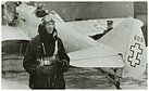 Jonas Mikėnas prie 1-osios eskadrilės naikintuvo „Dewoitine D.501L“
