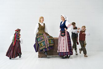 From Nigeria to Japan: Lithuanian traditional costumes find fans around the world