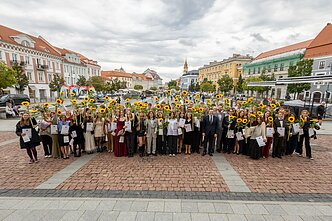 Pagerbė Vilniaus abiturientus: daugiau nei vieną šimtuką gavo per šimtą vilniečių