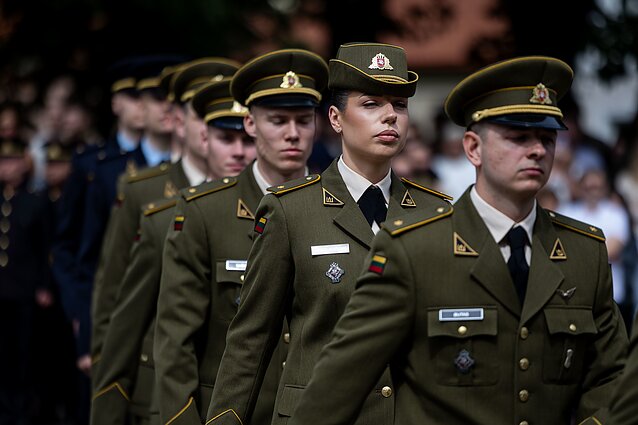 Prezidentas 58 Lietuvos karo akademijos absolventams suteikė pirmąjį karininko laipsnį Prezidentas 58 Lietuvos karo akademijos absolventams suteikė pirmąjį karininko laipsnį