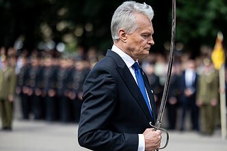 Prezidentas 58 Lietuvos karo akademijos absolventams suteikė pirmąjį karininko laipsnį Prezidentas 58 Lietuvos karo akademijos absolventams suteikė pirmąjį karininko laipsnį