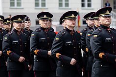 Prezidentas 58 Lietuvos karo akademijos absolventams suteikė pirmąjį karininko laipsnį Prezidentas 58 Lietuvos karo akademijos absolventams suteikė pirmąjį karininko laipsnį