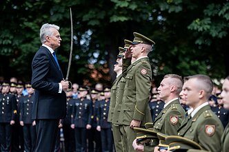 Prezidentas 58 Lietuvos karo akademijos absolventams suteikė pirmąjį karininko laipsnį Prezidentas 58 Lietuvos karo akademijos absolventams suteikė pirmąjį karininko laipsnį