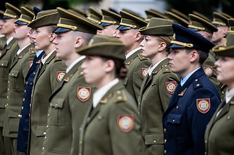 Prezidentas 58 Lietuvos karo akademijos absolventams suteikė pirmąjį karininko laipsnį