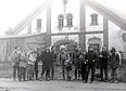 Vėlinių žygis: Miesteliškiai, Druciškiai, Stumbriškis. Prie Benedikto Karpio Moliūnų dvaro ūkinių pastatų. 1991 m. 