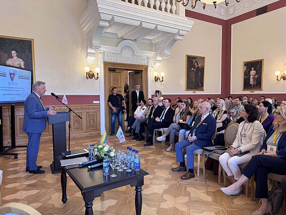 Liepos 23–26 dienomis Plungėje ir Telšiuose vyko Pasaulio lietuvių bendruomenės (PLB) ir Pasaulio lietuvių jaunimo sąjungos (PLJS) lyderių suvažiavimas