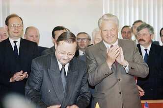 Landsbergis and Yeltsin on July 29, 1991. 