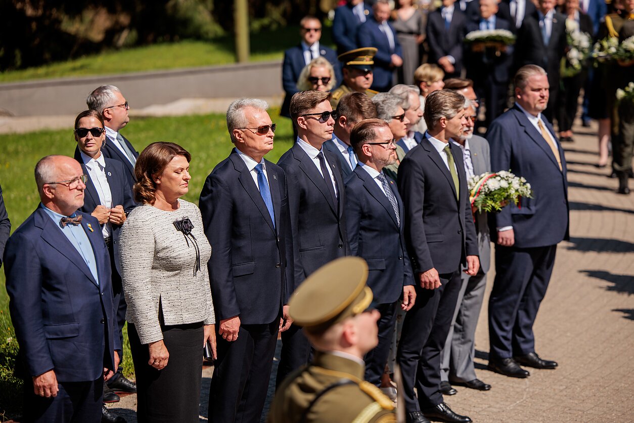 Žuvusiųjų Medininkuose pagerbimo ceremonija Antakalnio kapinėse Žuvusiųjų Medininkuose pagerbimo ceremonija Antakalnio kapinėse