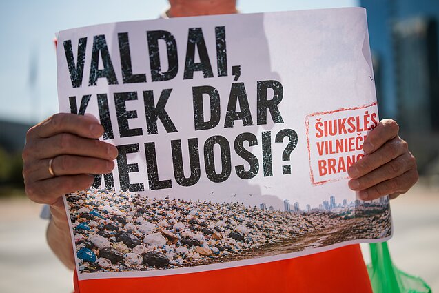 Prieš penktadienio Vilniaus miesto savivaldybės tarybos posėdį Europos aikštėje buvo surengtas piketas dėl įmonės „Energesman“ darbuotojų padėties Prieš penktadienio Vilniaus miesto savivaldybės tarybos posėdį Europos aikštėje buvo surengtas piketas dėl įmonės „Energesman“ darbuotojų padėties