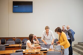 Vilniaus miesto tarybos posėdis dėl šiukšlių krizės neįvyko susirinkus per mažai narių Vilniaus miesto tarybos posėdis dėl šiukšlių krizės neįvyko susirinkus per mažai narių