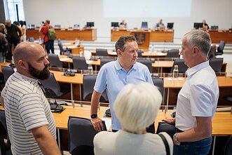 Vilniaus miesto tarybos posėdis dėl šiukšlių krizės neįvyko susirinkus per mažai narių Vilniaus miesto tarybos posėdis dėl šiukšlių krizės neįvyko susirinkus per mažai narių