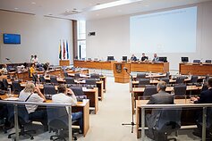 Vilniaus miesto tarybos posėdis dėl šiukšlių krizės neįvyko susirinkus per mažai narių Vilniaus miesto tarybos posėdis dėl šiukšlių krizės neįvyko susirinkus per mažai narių