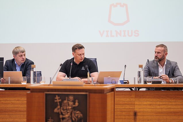 Vilniaus miesto tarybos posėdis dėl šiukšlių krizės neįvyko susirinkus per mažai narių Vilniaus miesto tarybos posėdis dėl šiukšlių krizės neįvyko susirinkus per mažai narių
