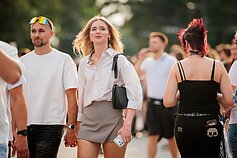 Kaune penktadienio vakarą miestiečiai ir miesto svečiai traukė į Dariaus ir Girėno stadioną, kuriame laukiama garsaus JAV atlikėjo Pitbullio koncerto. Kaune penktadienio vakarą miestiečiai ir miesto svečiai traukė į Dariaus ir Girėno stadioną, kuriame laukiama garsaus JAV atlikėjo Pitbullio koncerto.