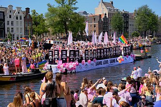 Kasmetiniame „Pride“ laivų parade Amsterdame susirinko šimtai tūkstančių žmonių